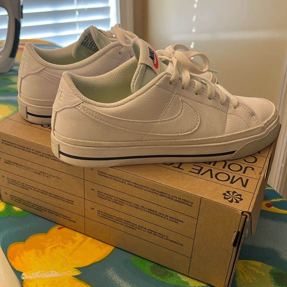 Nike Womens Court Legacy Size 8